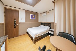 Hotel B