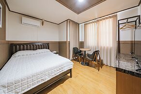Hotel B