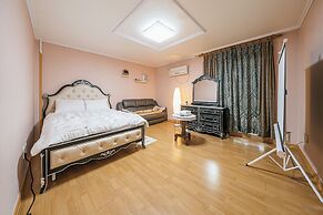 Hotel B