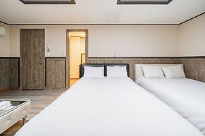 Hotel B