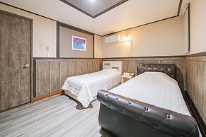Hotel B