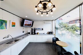 Hotel B