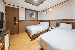 Hotel B
