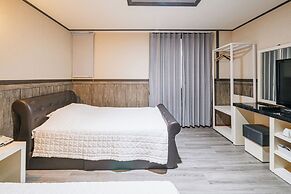 Hotel B