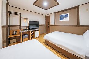 Hotel B