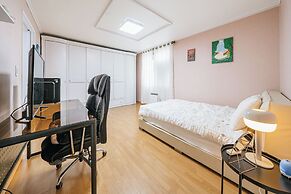 Hotel B