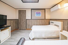 Hotel B