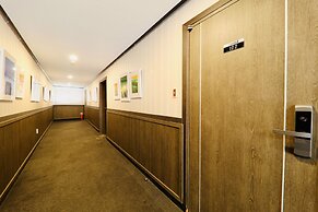 Hotel B