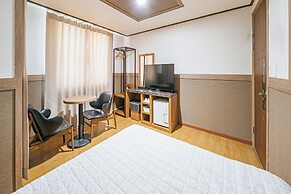 Hotel B