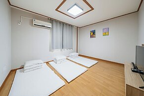 Hotel B