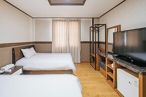 Hotel B