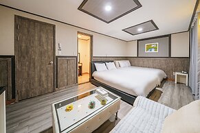 Hotel B
