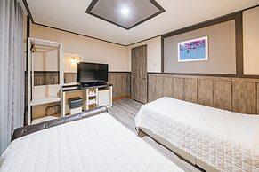 Hotel B