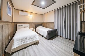 Hotel B