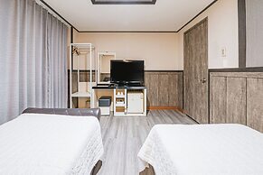 Hotel B