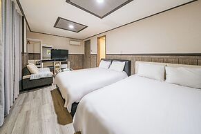 Hotel B