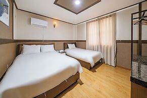 Hotel B