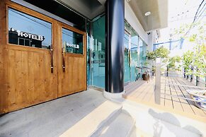 Hotel B