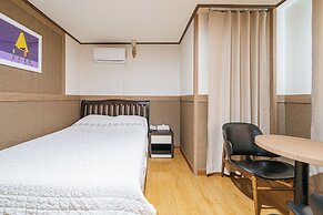 Hotel B