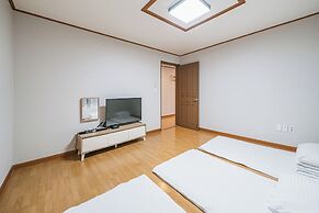 Hotel B