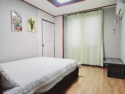 Hotel B
