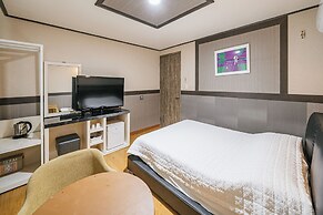 Hotel B
