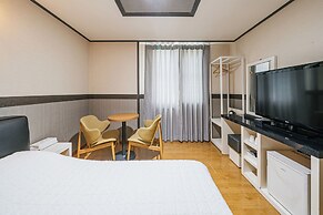 Hotel B