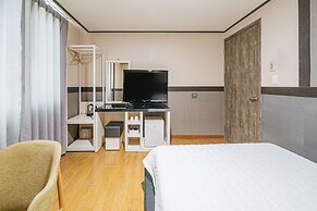 Hotel B