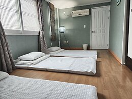 Hotel B