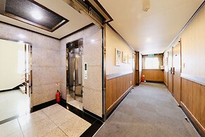 Hotel B