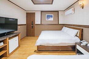 Hotel B