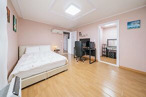 Hotel B