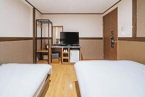 Hotel B