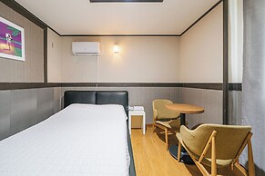Hotel B
