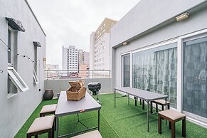 Hotel B