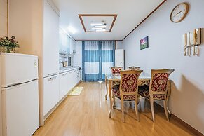 Hotel B