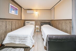 Hotel B