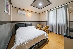 Hotel B