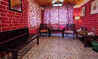 Udechee Huts Hotel