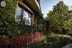 Udechee Huts Hotel