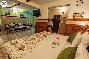 Udechee Huts Hotel