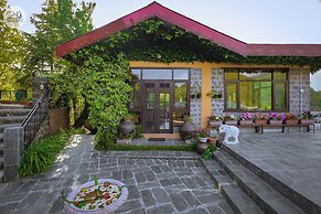 Udechee Huts Hotel