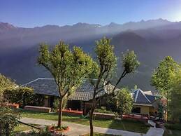 Udechee Huts Hotel