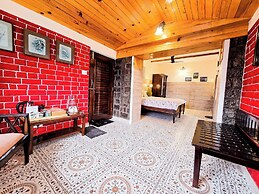 Udechee Huts Hotel