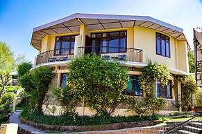 Udechee Huts Hotel
