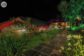 Udechee Huts Hotel