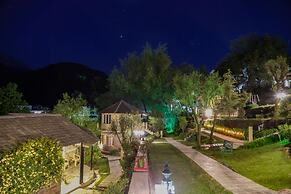 Udechee Huts Hotel