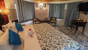 Udechee Huts Hotel