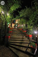 Udechee Huts Hotel