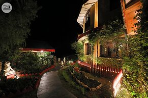 Udechee Huts Hotel